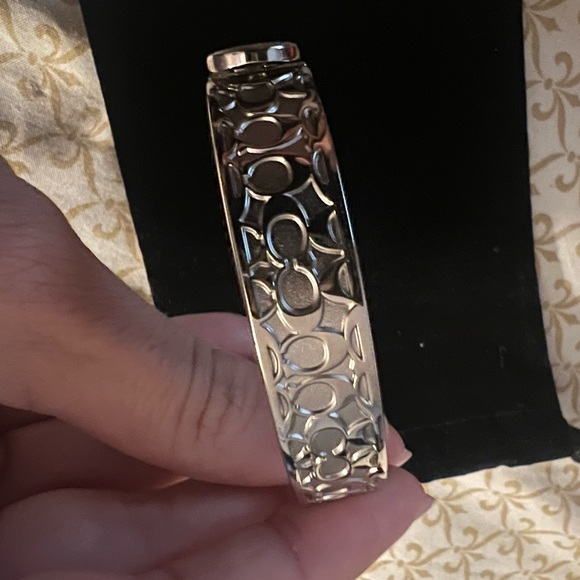 Coach silver bangle with clip closure - Picture 4 of 6